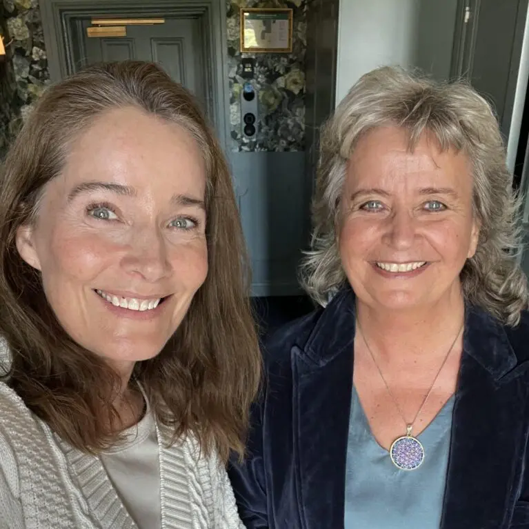 Agneta Sjödin och Susanne Jönsson vid poddinspelning