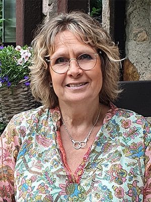 Eva Jönsson, Bjärnum. Cert. Helhetsterapeut och djurkommunikatörpå HelhetsCentrum