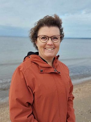 Lisbeth Fransson 300×400 Lisbeth Fransson, Munka Ljungby. Cert. Helhetsterapeut och djurkommunikatörpå HelhetsCentrum